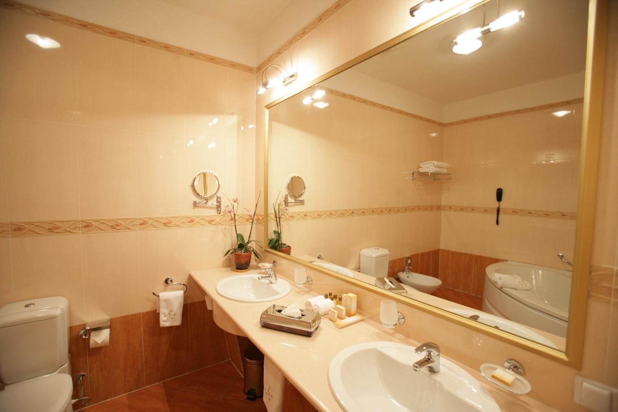 グランド　ティエン　シャン　ホテル アルマトイ 部屋 写真